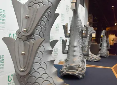 Les nouveaux shachihoko orneront de nouveau les principales tours du château au printemps 2018.