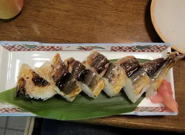 Des kakinoha zushi de Nara, prêts à être dégustés ! Des kakinoha zushi de Nara, prêts à être dégustés !