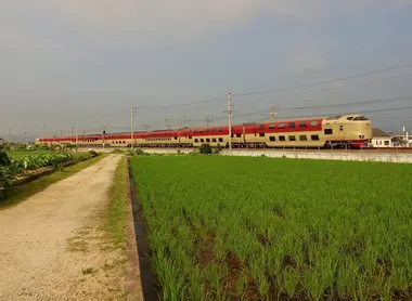 Sunrise Express 'Seto' dans les plaines d'Okayama