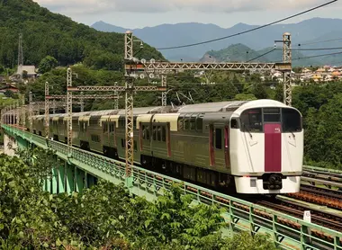 Un train spécial pour le week-end sur la ligne Chûô