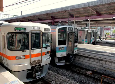 Trains en gare de JR Shiojiri