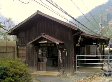 La gare (presque) fantôme de Kowada sur la ligne JR Iida