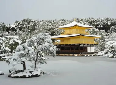 Le temple Rokuon-ji (Kinkaku-ji) sous la neige