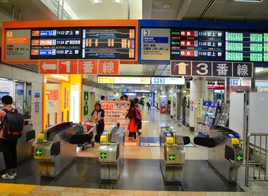 Gare Keisei et JR à Narita
