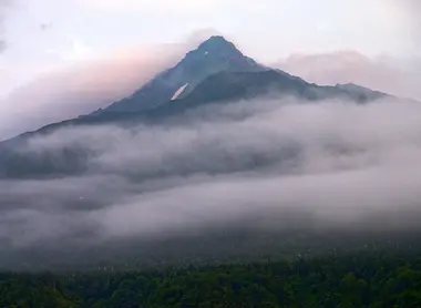 Le Mont Rishiri vu du port d'Oshidomari sur l'île de Rishiri Hokkaido