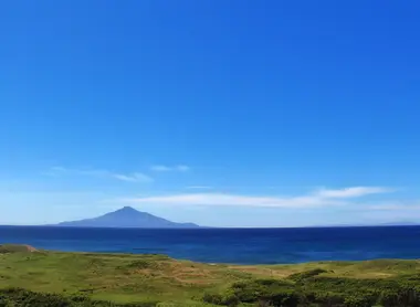 L'île Rishiri et son Fuji vue depuis Wakkanai L'île Rishiri et son Fuji vue depuis Wakkanai