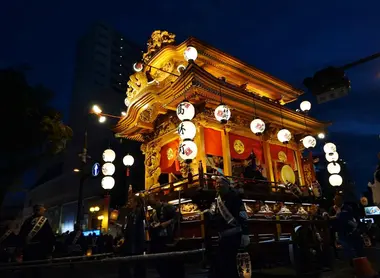 Un char de la parade nocturne d'Hamamatsu