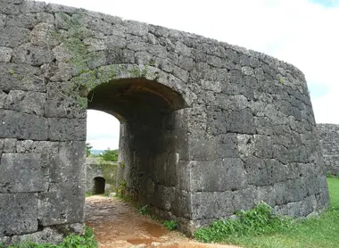 Arche des ruines de Zakimi