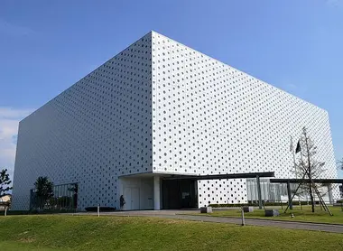 Kanazawa_Umimirai_Library_exterior_