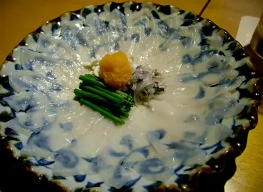 Plat de fugu en sashimi