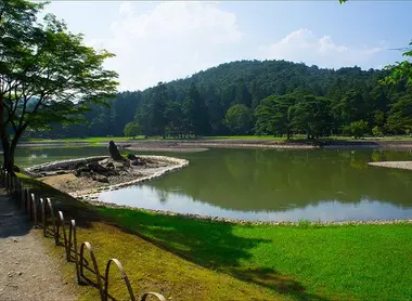 Le lac du temple Môtsû-ji