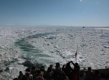 A bord du brise-glace sur la mer de glace A bord du brise-glace sur la mer de glace