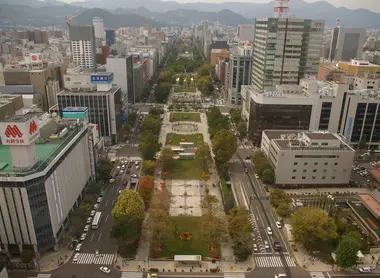 La vue sur le Parc Odori et les montagnes