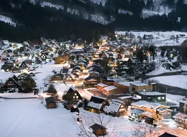 Le village de Shirakawago de nuit