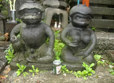Statues d'un couple de kappa au temple Kappa-dera, Tokyo