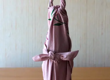 Bouteille emballée avec un furoshiki