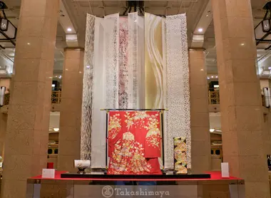 Du papier washi d'Echizen exposé dans un grand centre commercial d'Osaka Du papier washi d'Echizen exposé dans un grand centre commercial d'Osaka