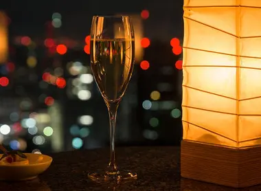 Champagne au Peak Bar