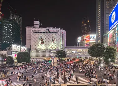 Le carrefour de Shibuya Le carrefour de Shibuya