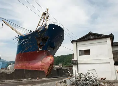 Le port de Kamaishi après le tsunami de 2011 Le port de Kamaishi après le tsunami de 2011