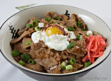 Gyudon seasoned with shichimi