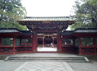 Nezu jinja, Karamon