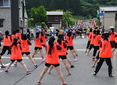 Toute la population participe à la fête !