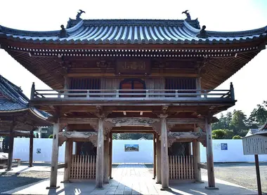 Sanmon du Toyokawa Inari