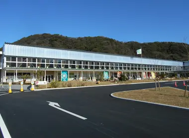 Ancienne école Hota devenue michino-eki et hôtel