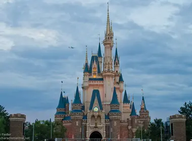 Le chateau du parc Disneyland Le chateau du parc Disneyland