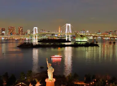 Vue sur la baie de Tokyo depuis Odaiba Vue sur la baie de Tokyo depuis Odaiba