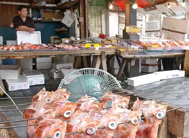 Marchand de poissons du marché de Nijô Marchand de poissons du marché de Nijô