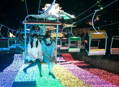 Le parc d'attractions reste ouvert les soirs d'hiver