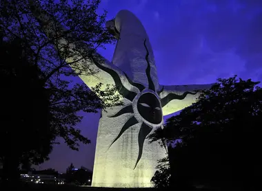 La face arrière de la tour La face arrière de la tour