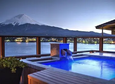Onsen extérieur au ryokan Kozantei Ubuya