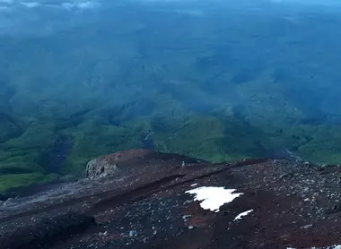 Vue sur la vallée verdoyante