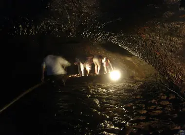 La grotte aux chauves-souris et ses passages étroits