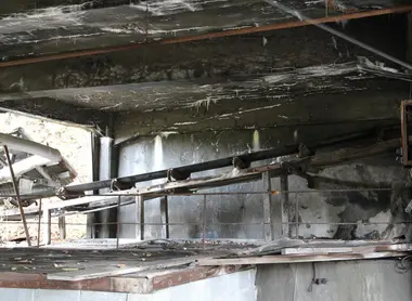 Les bâtiments sont laissés à l'abandon