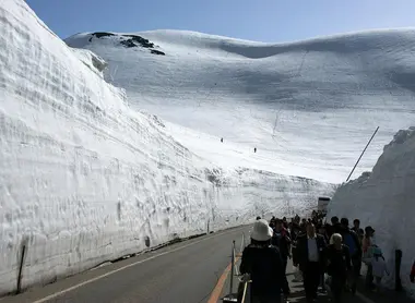 Le canyon de neige de Yukino-Otani