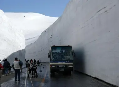 Le canyon de neige de Yukino-Otani