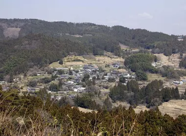 Le village d'Oishi en contrebas