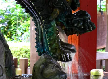 Les eaux pures sortant de la gueule du dragon