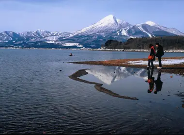 Le lac a des conditions parfaites pour la formation des Shibuki-gori Le lac a des conditions parfaites pour la formation des Shibuki-gori