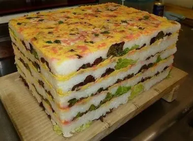 L'Iwakuni-zushi est un sushi à étages