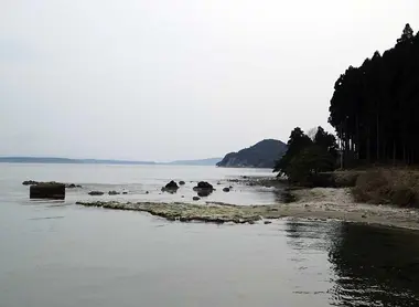 Le route 44 serpente le long de la côte