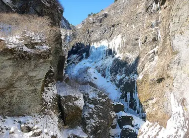 La vallée se termine sur les cascades de glace