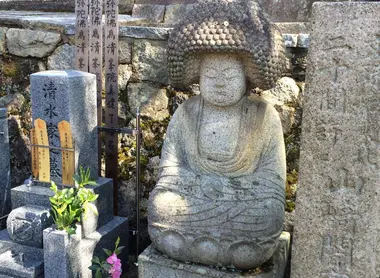 Statue dans le cimetière Statue dans le cimetière