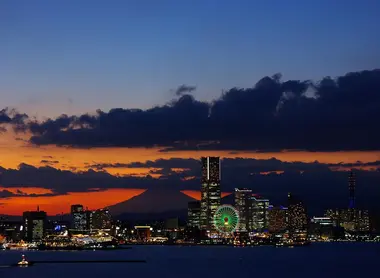 Vue sur Minato Mirai et le mont Fuji, Yokohama Vue sur Minato Mirai et le mont Fuji, Yokohama