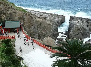 Udo_Jingu_from_Tamabashi