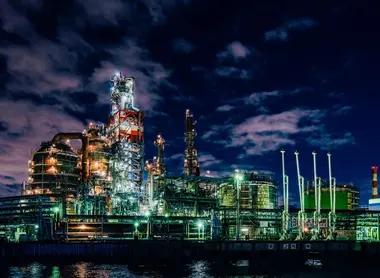 Vue nocturne de la zone industrielle de Kawasaki